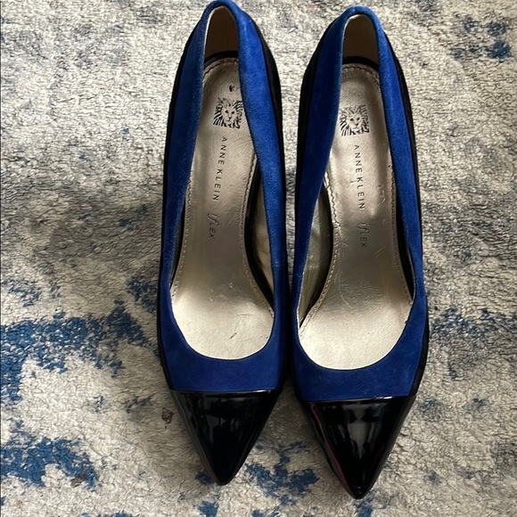Anne Klein Blue and Black Pointed Heels - Picture 1 of 9